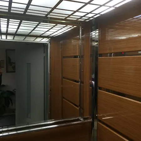 黑鸟套房酒店 2*