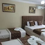 公寓式酒店 Black Bird 2*