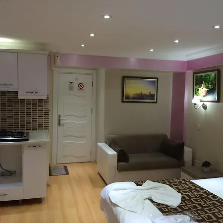 Aparthotel Black Bird 2*